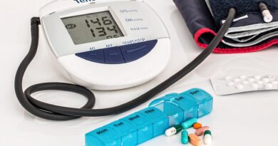 high blood pressure in hindi, high bp symptoms in hindi, high blood pressure ke lakshan, high bp ke karan, bp kaise control kare, high blood pressure treatment in hindi, blood pressure control tips, hypertension in hindi, high bp mein kya kare, normal blood pressure